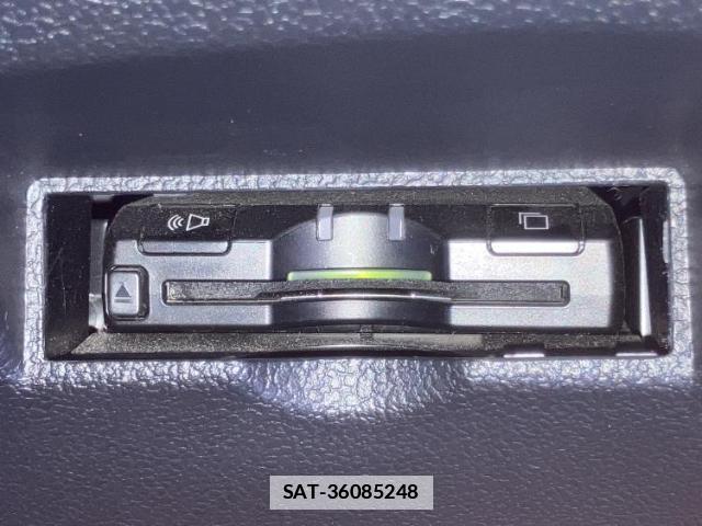 Toyota PRIUS 2021-05 7821689-16