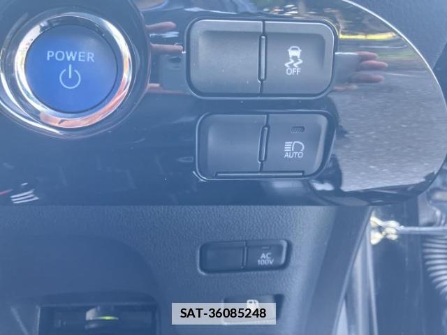 Toyota PRIUS 2021-05 7821689-17