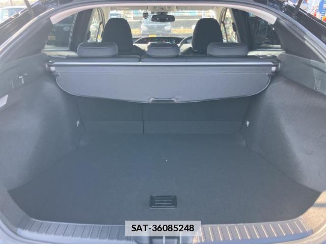 Toyota PRIUS 2021-05 7821689-7
