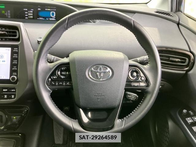 Toyota PRIUS 2022-08 7821736-12