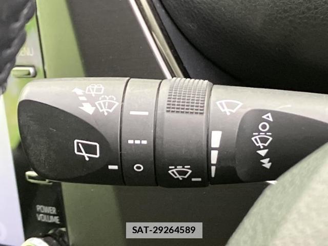Toyota PRIUS 2022-08 7821736-14
