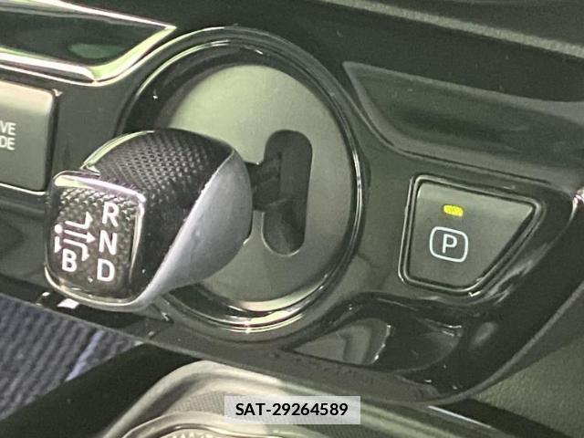 Toyota PRIUS 2022-08 7821736-15