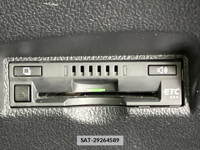 Toyota PRIUS 2022-08 7821736-16