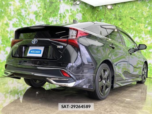Toyota PRIUS 2022-08 7821736-2