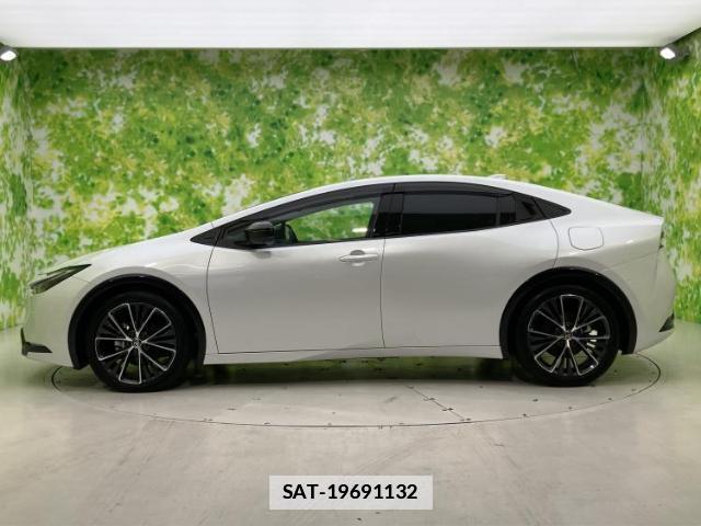 Toyota PRIUS 2025-02 7822052-1