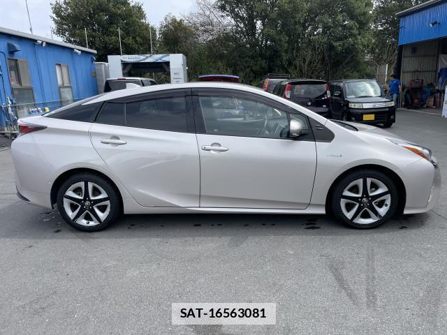 Toyota PRIUS 2016-07 7823127-3