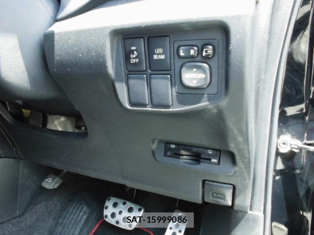 Toyota PRIUS 2012-04 7823214-16