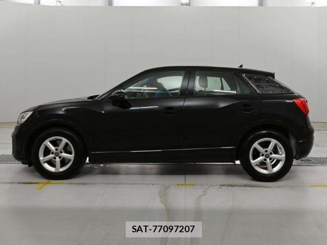 Audi Q2 2017-06 7811453-11