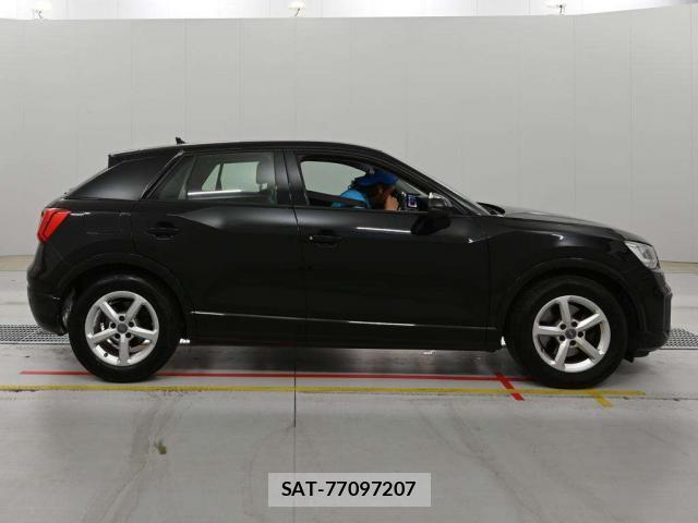 Audi Q2 2017-06 7811453-12