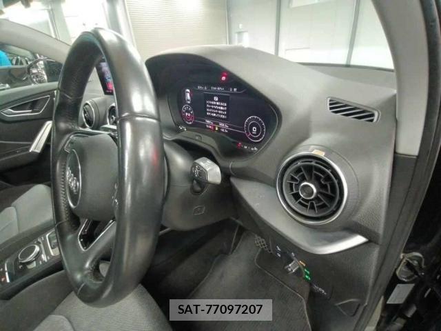 Audi Q2 2017-06 7811453-3