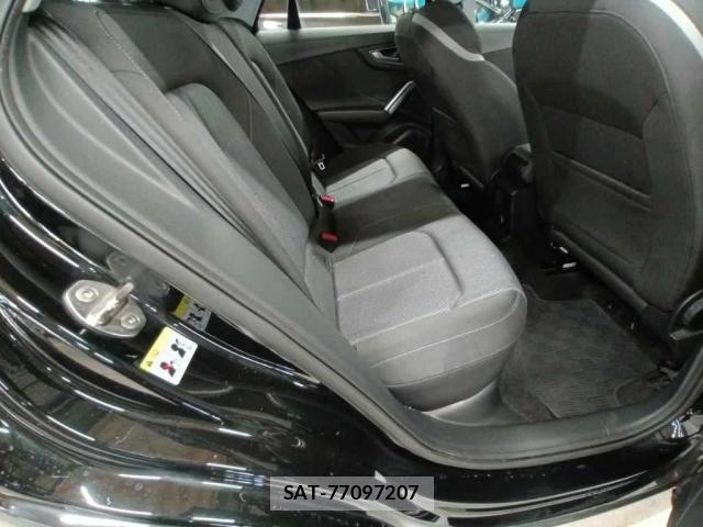 Audi Q2 2017-06 7811453-4