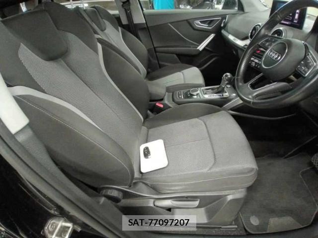 Audi Q2 2017-06 7811453-5