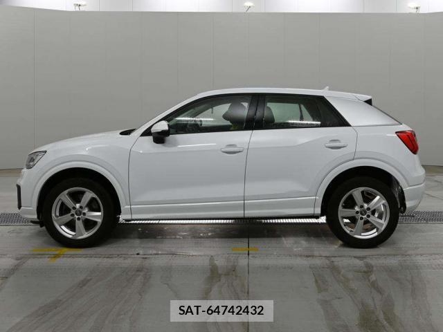 Audi Q2 2017-07 7811734-10