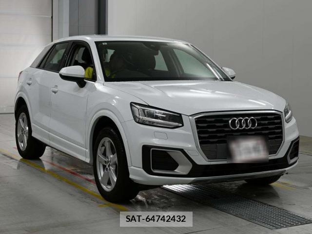 Audi Q2 2017-07 7811734-11
