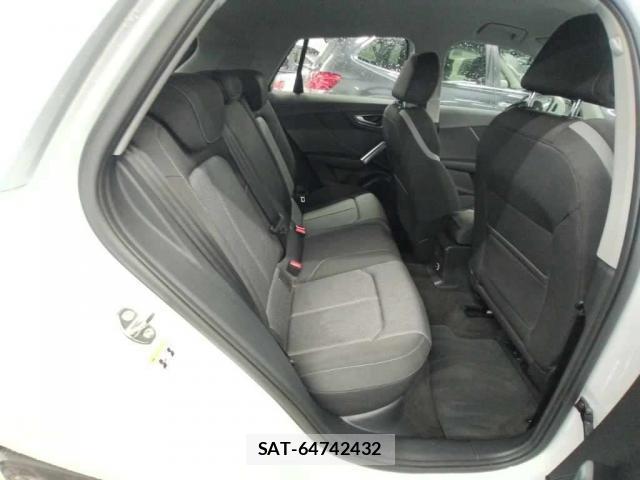 Audi Q2 2017-07 7811734-5