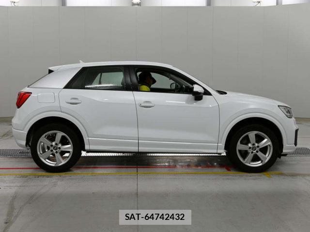 Audi Q2 2017-07 7811734-9