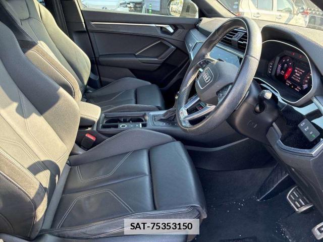 Audi Q3 2021-05 7815027-5