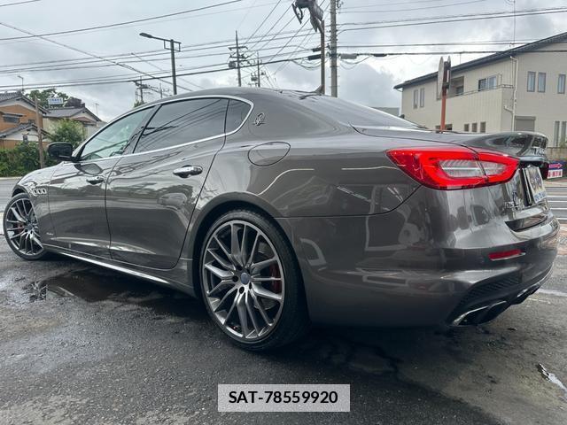 Maserati QUATTROPORTE 2018-07 7812480-1