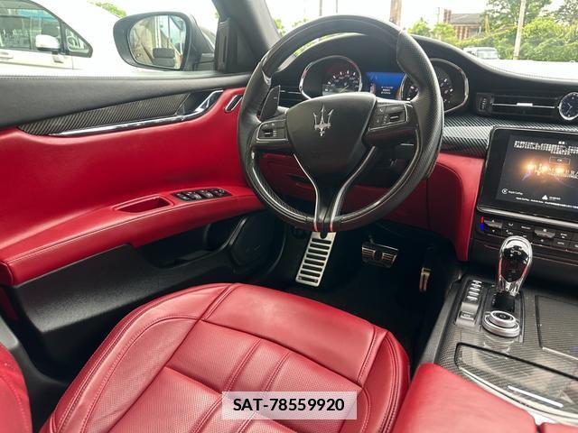 Maserati QUATTROPORTE 2018-07 7812480-13