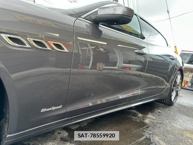 Maserati QUATTROPORTE 2018-07 7812480-15