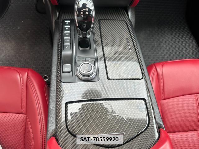 Maserati QUATTROPORTE 2018-07 7812480-7