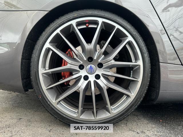 Maserati QUATTROPORTE 2018-07 7812480-8