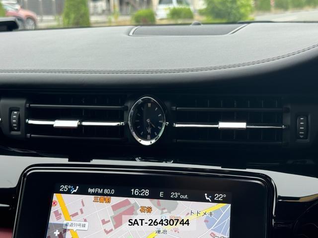 Maserati QUATTROPORTE 2019-12 7820402-11