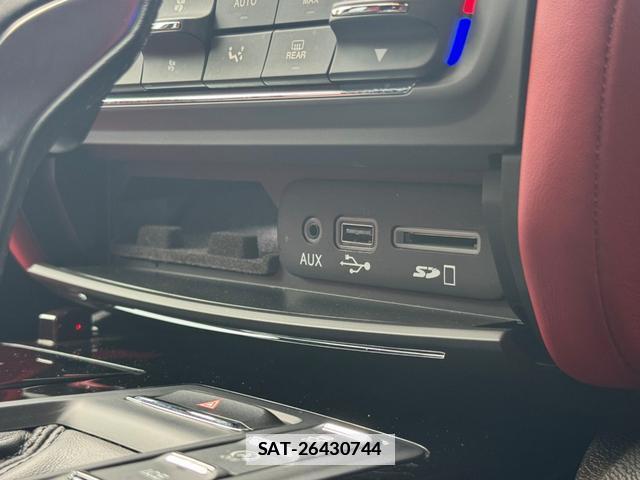 Maserati QUATTROPORTE 2019-12 7820402-17