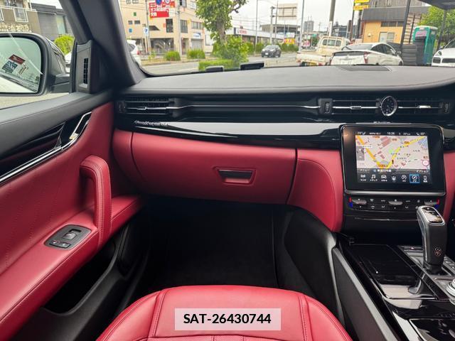 Maserati QUATTROPORTE 2019-12 7820402-4