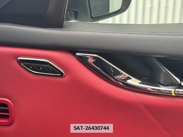Maserati QUATTROPORTE 2019-12 7820402-8