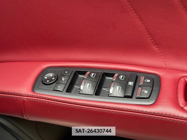 Maserati QUATTROPORTE 2019-12 7820402-9