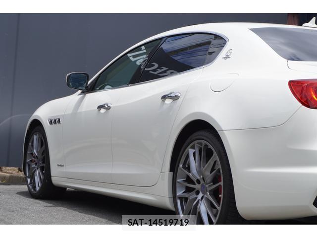 Maserati QUATTROPORTE 2018-03 7820579-12