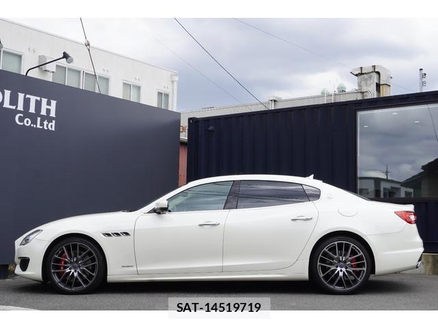 Maserati QUATTROPORTE 2018-03 7820579-13