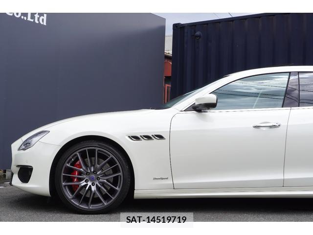 Maserati QUATTROPORTE 2018-03 7820579-14