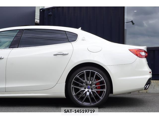 Maserati QUATTROPORTE 2018-03 7820579-15