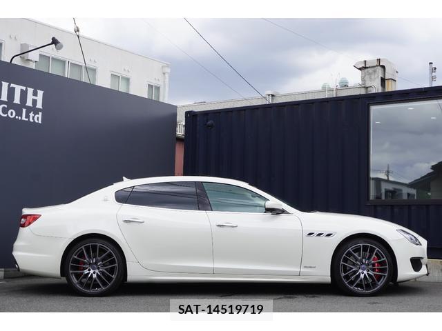 Maserati QUATTROPORTE 2018-03 7820579-16