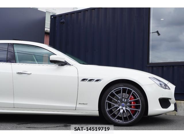 Maserati QUATTROPORTE 2018-03 7820579-17