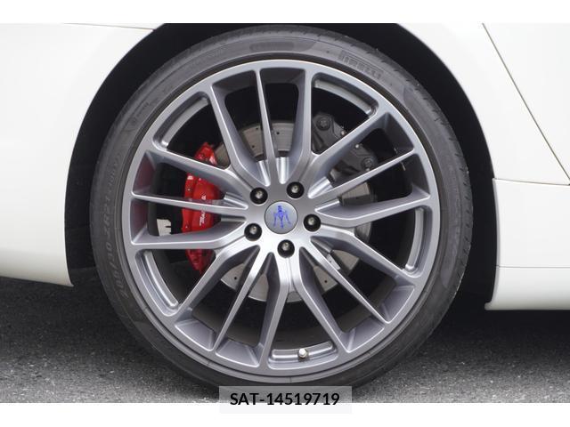 Maserati QUATTROPORTE 2018-03 7820579-19