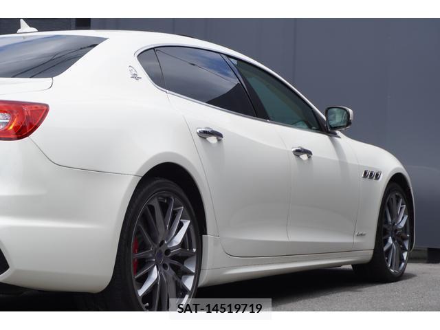 Maserati QUATTROPORTE 2018-03 7820579-9