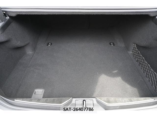 Maserati QUATTROPORTE 2017-07 7820601-13