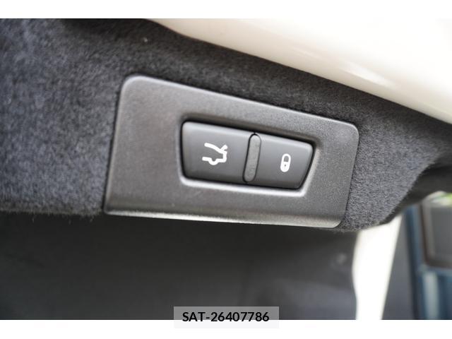 Maserati QUATTROPORTE 2017-07 7820601-14