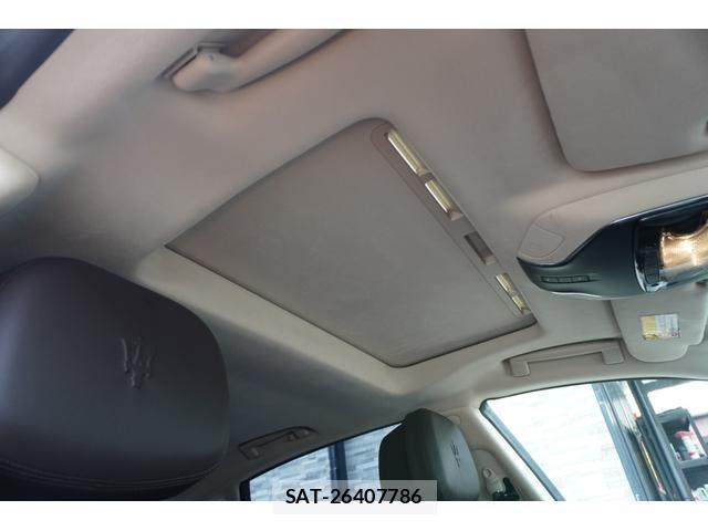 Maserati QUATTROPORTE 2017-07 7820601-15
