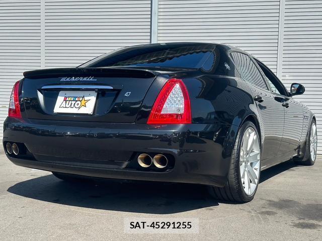 Maserati QUATTROPORTE 2010-04 7820848-10