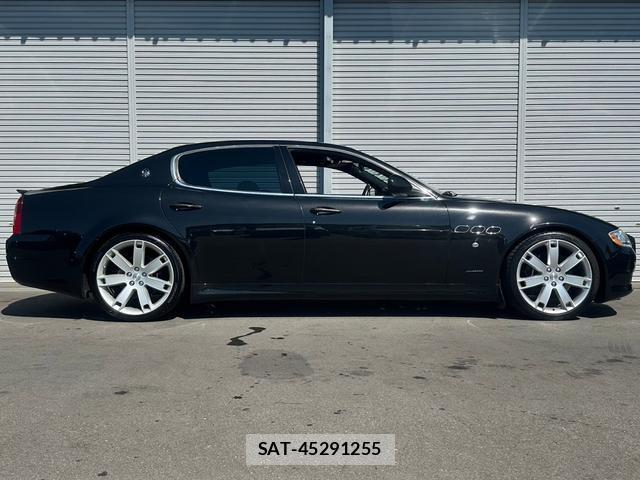 Maserati QUATTROPORTE 2010-04 7820848-4