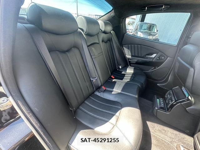 Maserati QUATTROPORTE 2010-04 7820848-6