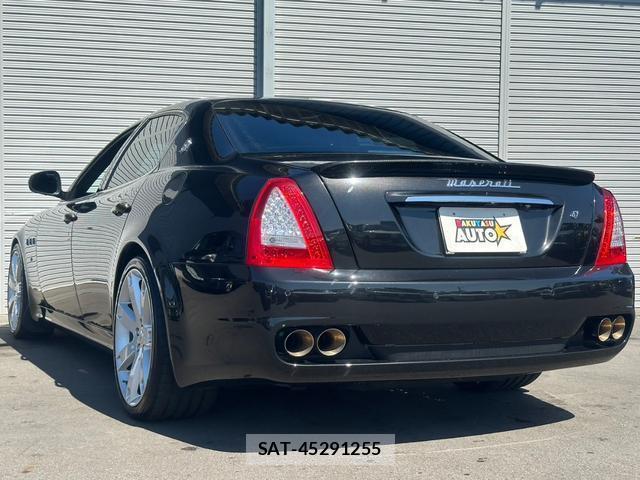 Maserati QUATTROPORTE 2010-04 7820848-9