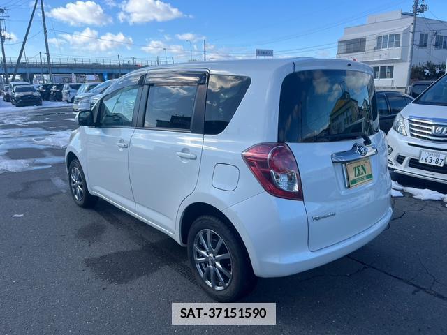 Toyota RACTIS 2011-02 7816984-4