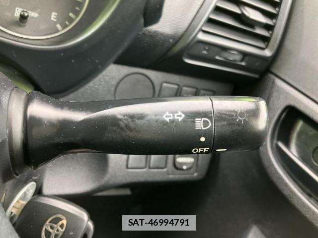 Toyota RACTIS 2011-03 7821769-12