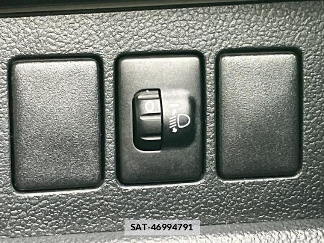 Toyota RACTIS 2011-03 7821769-15