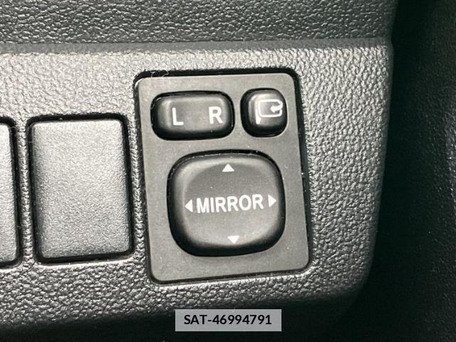 Toyota RACTIS 2011-03 7821769-16